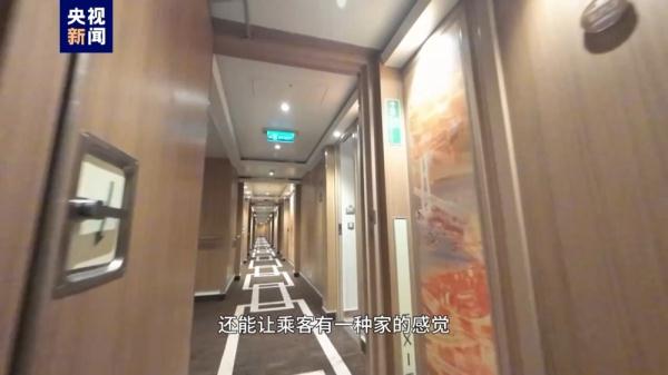 首艘国产大型邮轮今日交付中国集齐造船业的“三颗明珠”