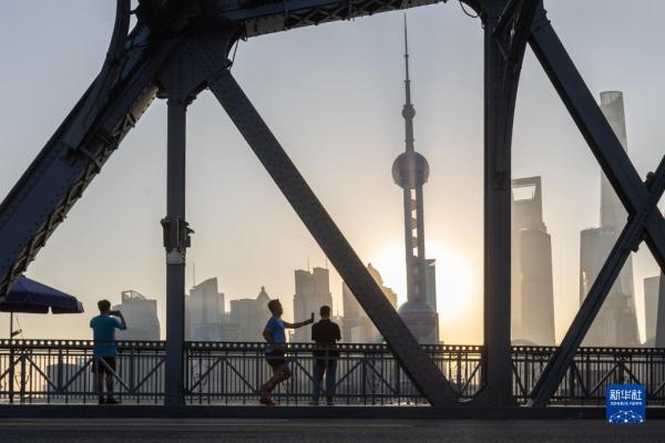 漫步申城 赴约进博