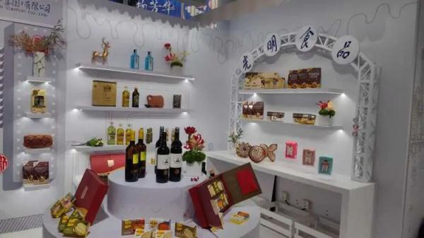 进博展品成网红商品,老字号出海受热捧... 进博展品成网红商品,老字号出海受热捧...