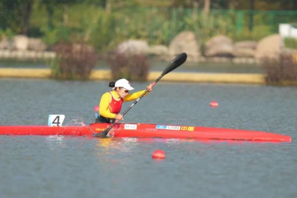 小学生被“请家长”，妈妈一来全校激动了！