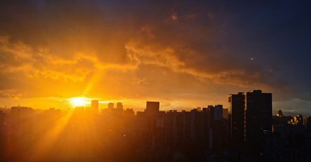 北京雨后现绝美晚霞