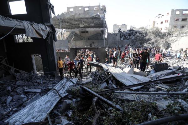 以军再次轰炸加沙难民营 美国继续拒绝停火呼吁 以军再次轰炸加沙难民营 美国继续拒绝停火呼吁