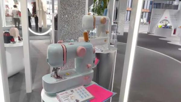 进博展品成网红商品,老字号出海受热捧... 进博展品成网红商品,老字号出海受热捧...