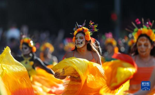 摄)每年的11月1日和2日是墨西哥的传统节日亡灵节