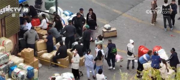 “组团”购物旅游、感受中国文化……跨境经济贸易合作区人气旺、活力足