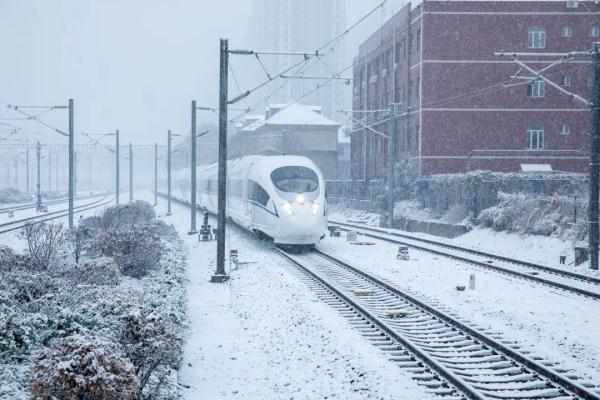 暴雪橙色预警沈阳市除雪指挥部提醒市民非必要不外出