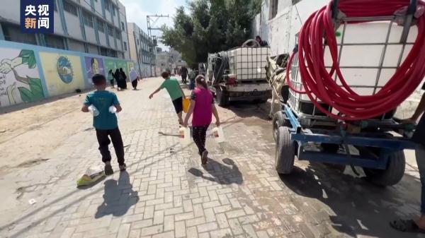 加沙水危机愈演愈烈,民众被迫使用海水 加沙水危机愈演愈烈,民众被迫使用海水