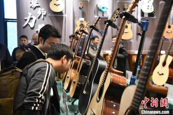 四川：逾500件世界精品吉他藏入吉他博物馆