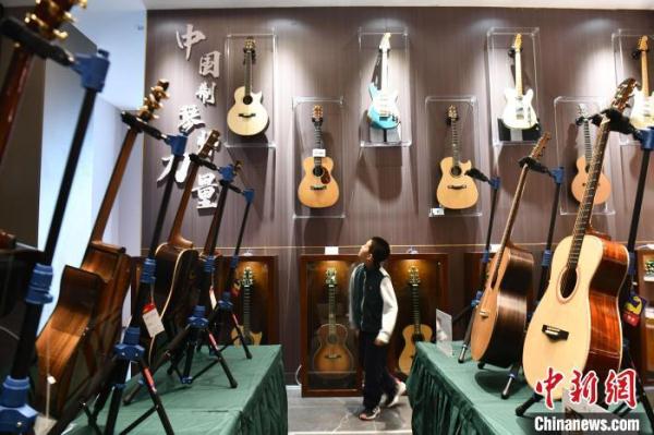 四川：逾500件世界精品吉他藏入吉他博物馆