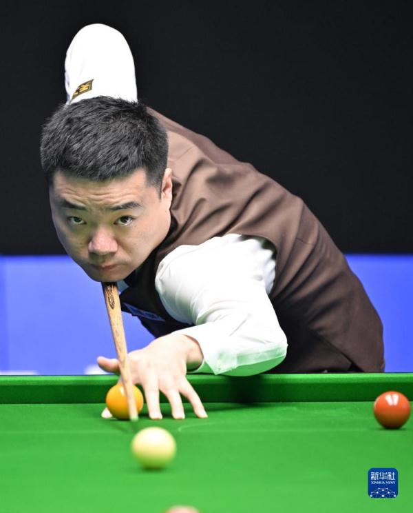斯诺克——国锦赛:丁俊晖胜伯恩斯 斯诺克——国锦赛:丁俊晖胜伯恩斯