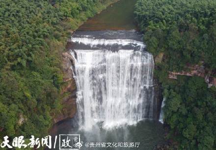 去赤水看最大的丹霞地貌瀑布