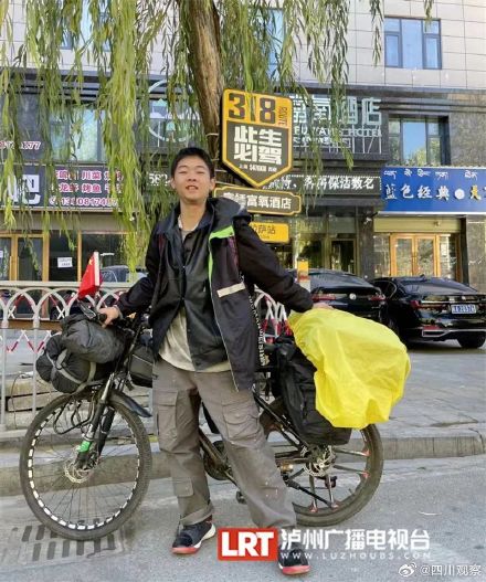 16岁男生带奶奶照片骑车32天到拉萨