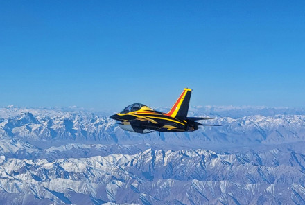 首次亮相！中国飞机全新涂装亮相迪拜