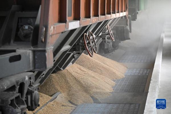 新疆阿拉山口口岸见闻 新疆阿拉山口口岸见闻