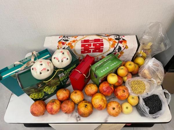 她不过是指了个路