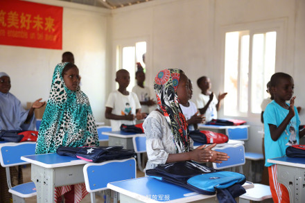 中国第10批赴马里维和防卫步兵分队开展人道主义援助