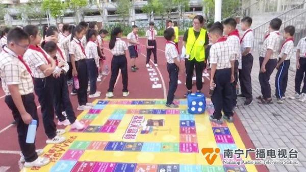 妈妈用衣架打孩子犯法吗？法官回应了→