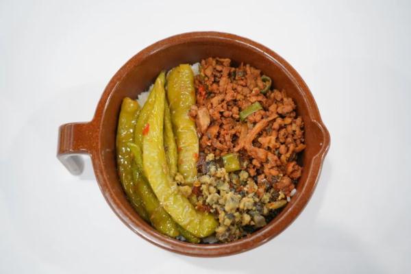 北京高校“半只鸡米线”刷屏!看完价格,网友:在搞“百亿补贴”吗 北京高校“半只鸡米线”刷屏!看完价格,网友:在搞“百亿补贴”吗