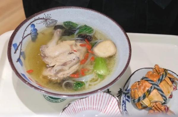 北京高校“半只鸡米线”刷屏!看完价格,网友:在搞“百亿补贴”吗 北京高校“半只鸡米线”刷屏!看完价格,网友:在搞“百亿补贴”吗