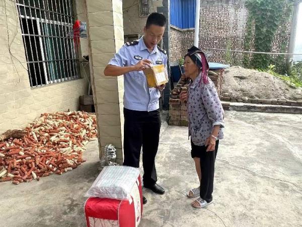 丈夫牺牲34年后，年近80岁的她等来一张清晰的遗照