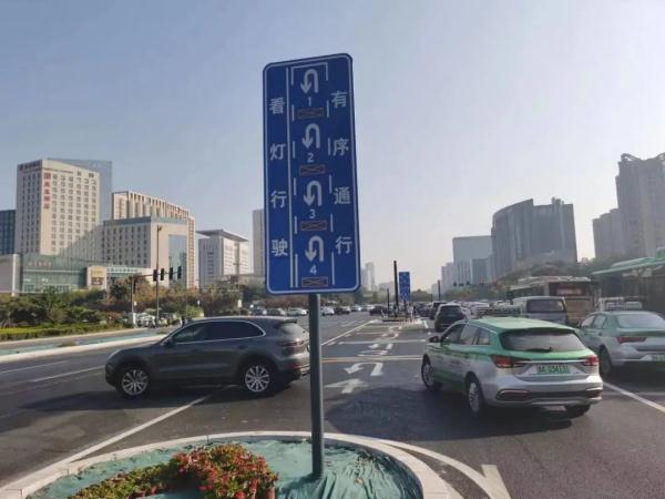 @郑州人,这种通行方式你会吗? @郑州人,这种通行方式你会吗?