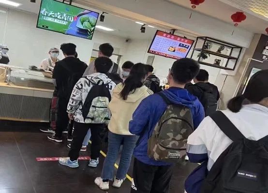 北京高校“半只鸡米线”刷屏!看完价格,网友:在搞“百亿补贴”吗 北京高校“半只鸡米线”刷屏!看完价格,网友:在搞“百亿补贴”吗