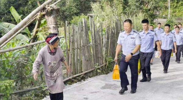 丈夫牺牲34年后，年近80岁的她等来一张清晰的遗照