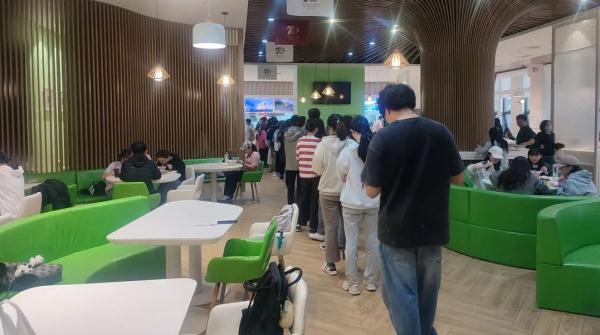 北京高校“半只鸡米线”刷屏!看完价格,网友:在搞“百亿补贴”吗 北京高校“半只鸡米线”刷屏!看完价格,网友:在搞“百亿补贴”吗