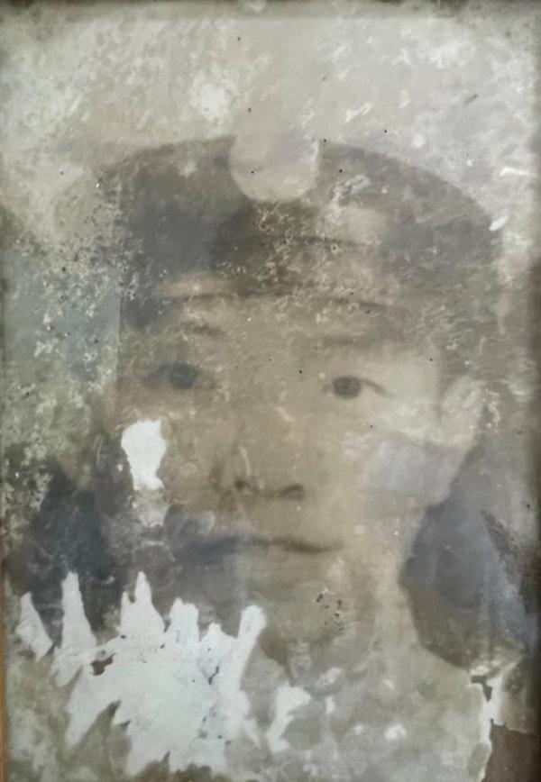 丈夫牺牲34年后，年近80岁的她等来一张清晰的遗照