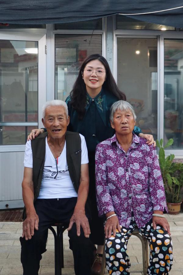 她不过是指了个路