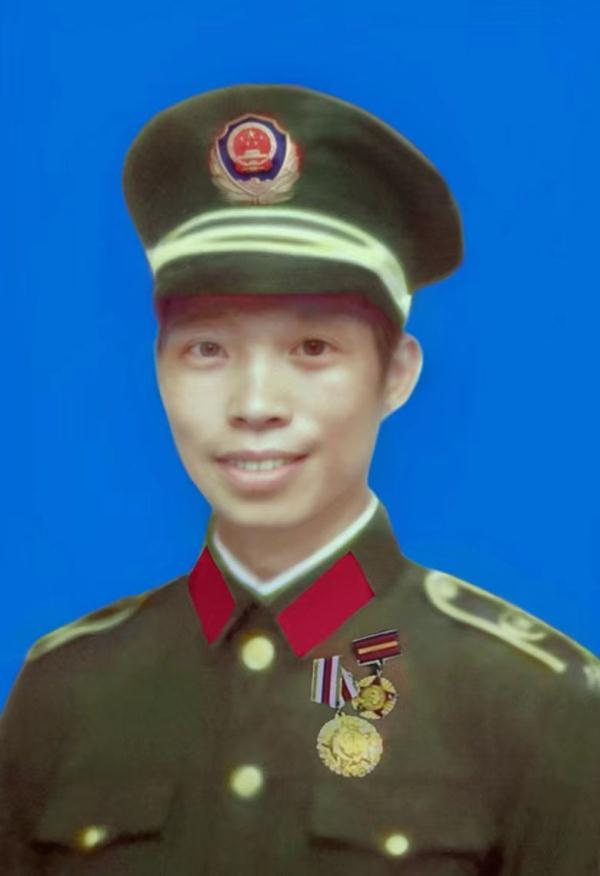 丈夫牺牲34年后，年近80岁的她等来一张清晰的遗照