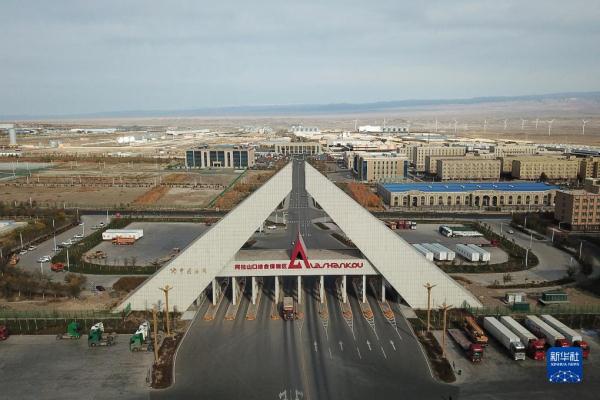 新疆阿拉山口口岸见闻 新疆阿拉山口口岸见闻