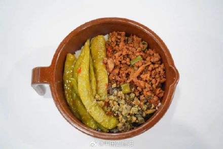 半只鸡菌汤米线卖15元！这样的高校，你爱了吗？