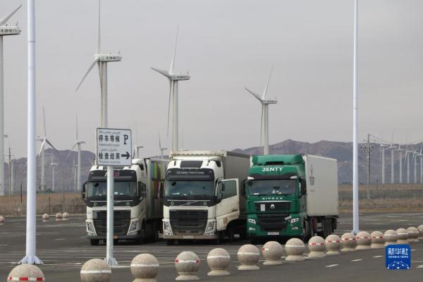 新疆阿拉山口口岸见闻 新疆阿拉山口口岸见闻