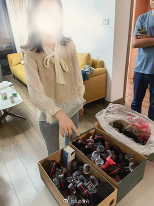 藏在公寓楼内！江西警方现场起获一批“公章”