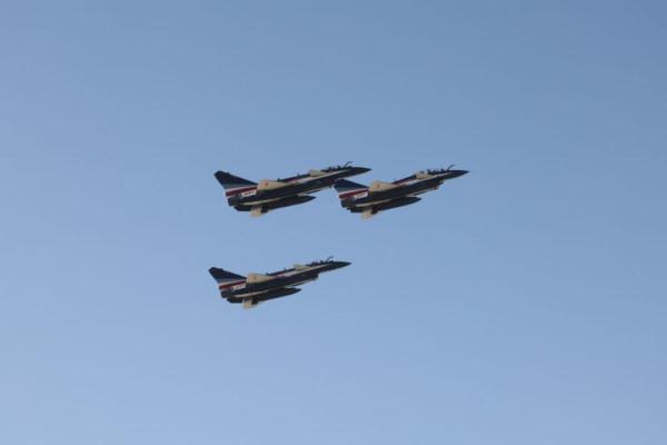 首次采用自主编队完成出国飞行 空军八一飞行表演队将亮相阿联酋 首次采用自主编队完成出国飞行 空军八一飞行表演队将亮相阿联酋