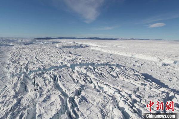 气候变化研究：北格陵兰岛冰架总体积1978年至今已减少逾30%