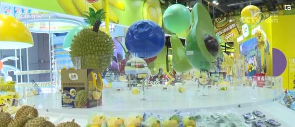 感受“舌尖上”的进博会 “洋水果”丰富中国消费者的“果盘子”