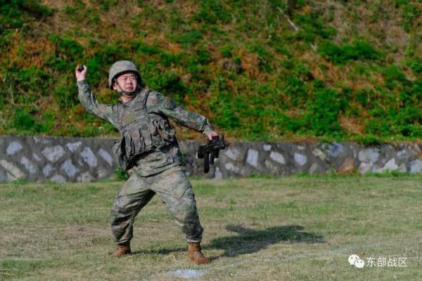 这个入伍17年的老兵，为何4次当“新兵”？