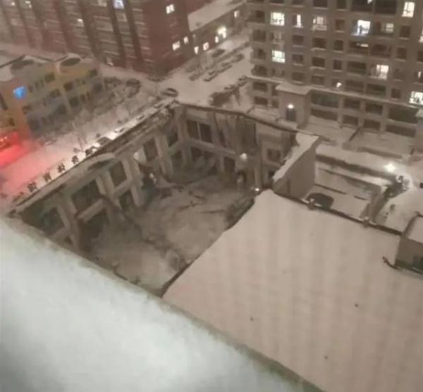 3人遇难，体育馆坍塌！事发时7名初中生在打篮球