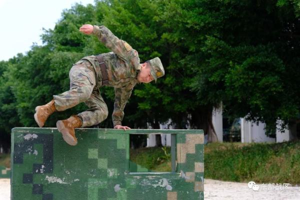 这个入伍17年的老兵，为何4次当“新兵”？