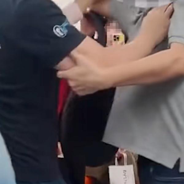 上海地铁7号线上，58岁男子为座位动手掐人脖子，警方回应