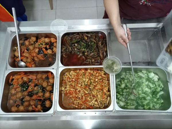 2荤+2素+1汤＝10元，武汉这个社区食堂真香！
