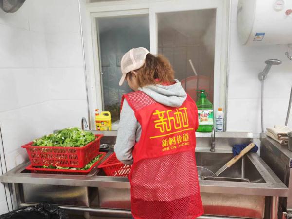 2荤+2素+1汤＝10元，武汉这个社区食堂真香！