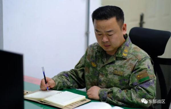 这个入伍17年的老兵，为何4次当“新兵”？