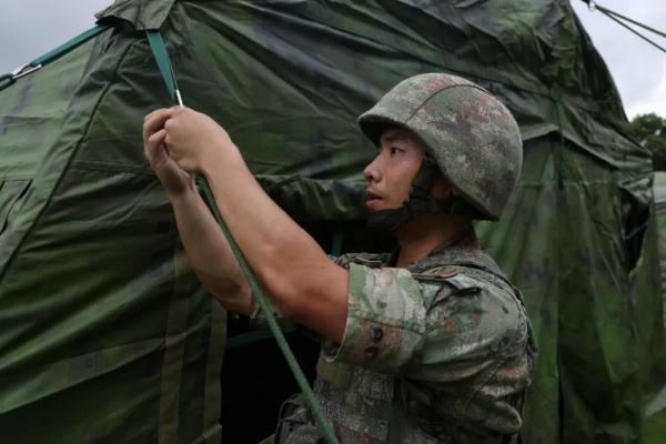 “兵记者”，体能特三级！