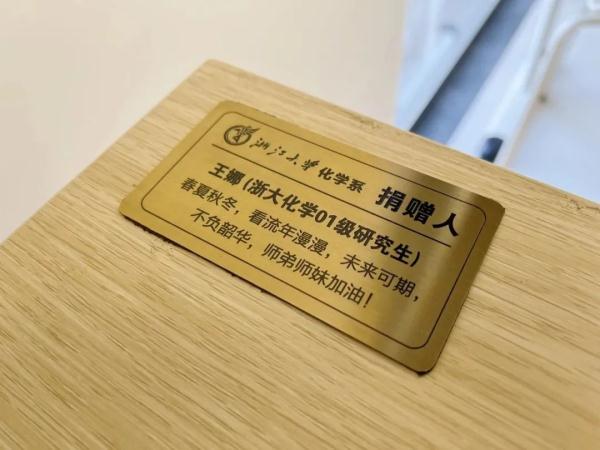 学长学姐的寄语被钉在课桌上！网友：“看完被狠狠的戳到了……”