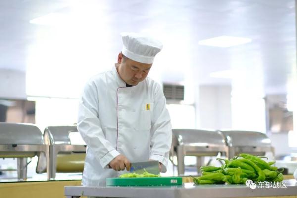 这个入伍17年的老兵，为何4次当“新兵”？