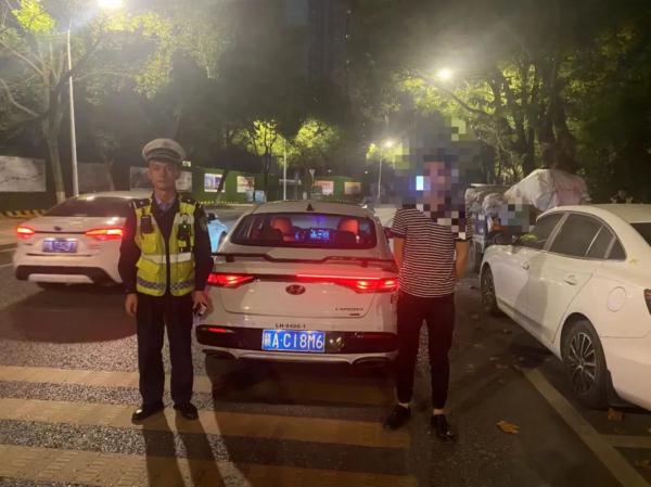 晚上10点，3名男子开车上南昌梅岭，结果......