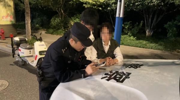 草丛里传来哭声,杭州一女子正准备...好险啊! 草丛里传来哭声,杭州一女子正准备...好险啊!